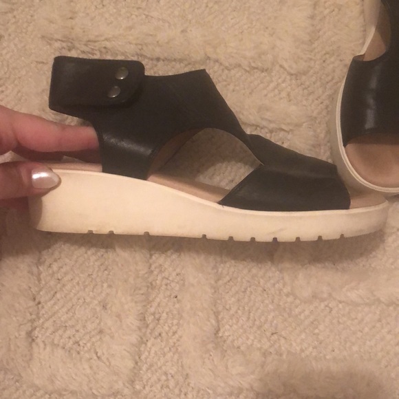 Johnston & Murphy Shoes - Johnston & Murphy black leather sandals. Barely worn and very comfortable.